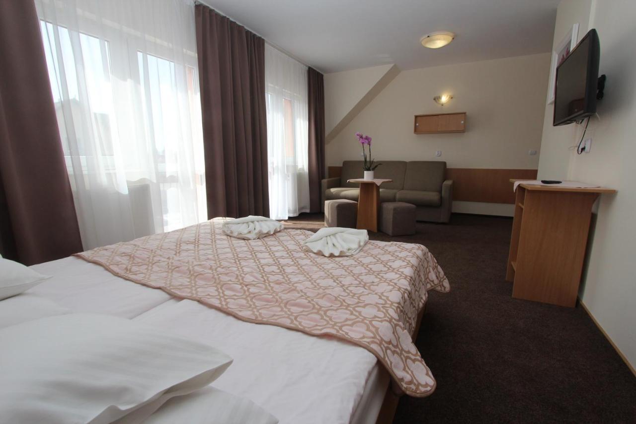 Sunset Przymorze Hotel Rewal Ngoại thất bức ảnh