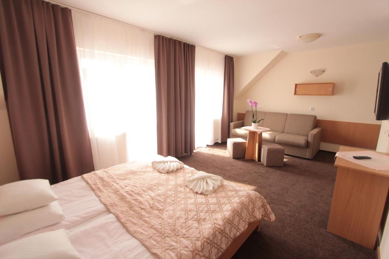 Sunset Przymorze Hotel Rewal Ngoại thất bức ảnh