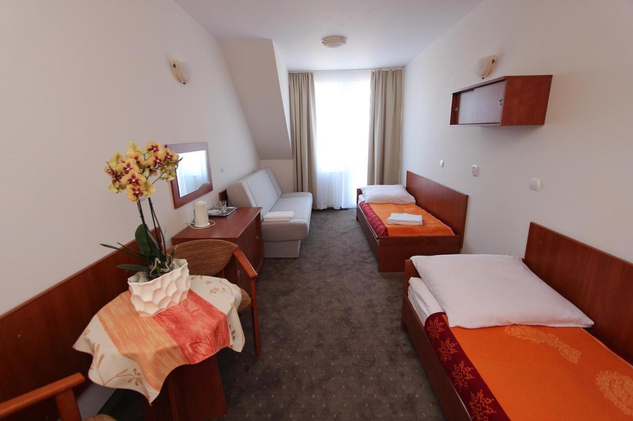 Sunset Przymorze Hotel Rewal Ngoại thất bức ảnh